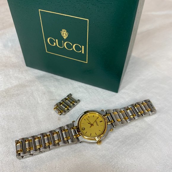 Authentic Vintage Gucci Two-Tone Ladies 9200L Watch - Picture 4 of 10